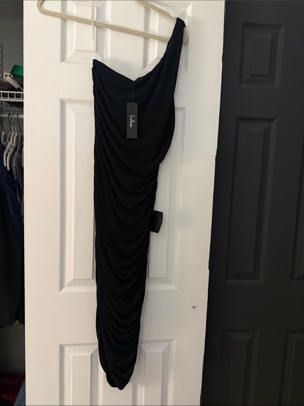 Lulu's Black One-Shoulder Ruched Column Dress